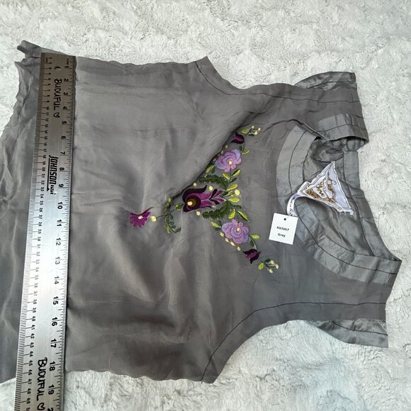 Knitted Dove Womens Embroidered Short Sleeve Silk Blouse Top Large Gray Casual - Picture 7 of 8